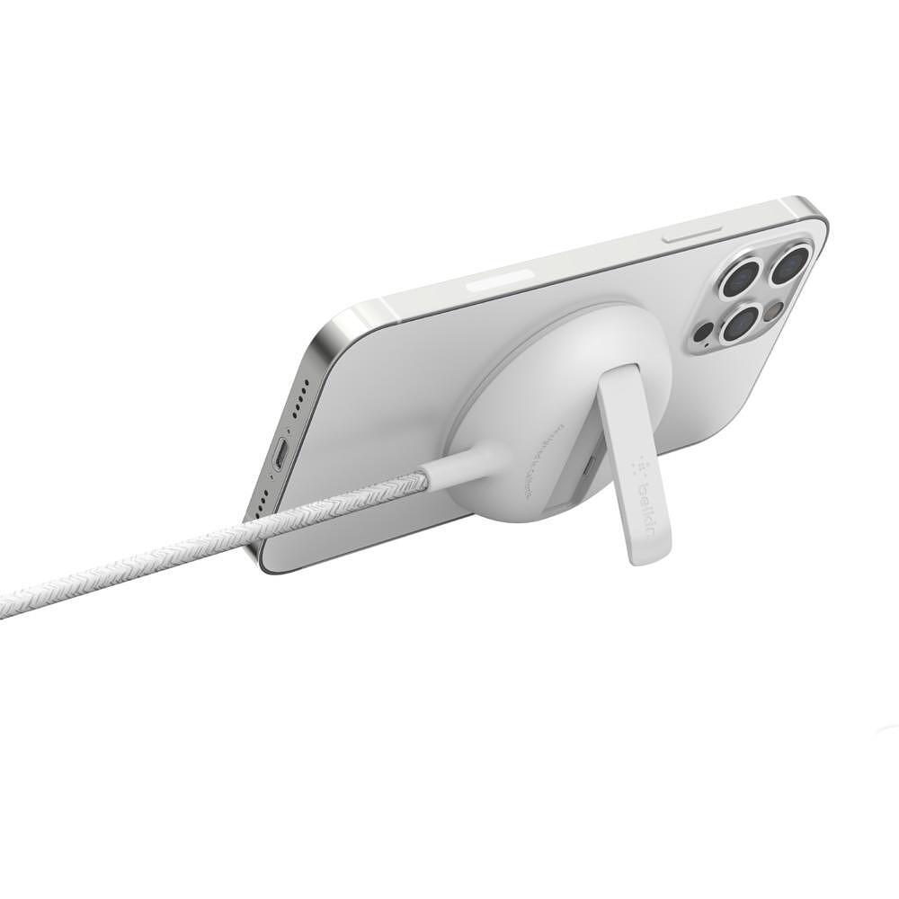 Зарядни устройствa - Поставка за безжично зареждане Belkin MagSafe 15W с кабел, Бял