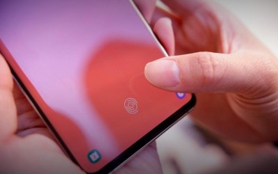 Samsung ще оправи проблема с пръстовия отпечатък при Galaxy S10
