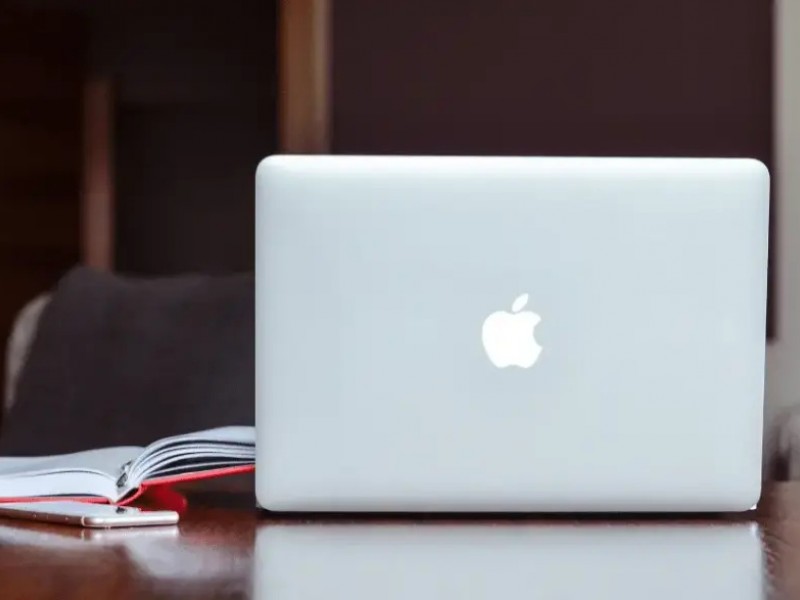 Apple след Тим Кук: Краят на най-успешното десетилетие в Силициевата долина